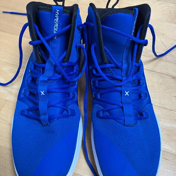 Nike Hyperdunks - Picture 3 of 6